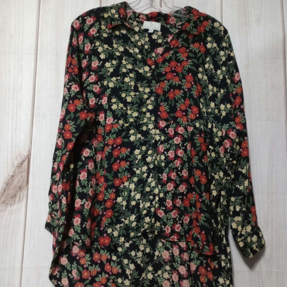 Patrons of Peace Shirt‎ Ladies Medium Black Floral Button Front
